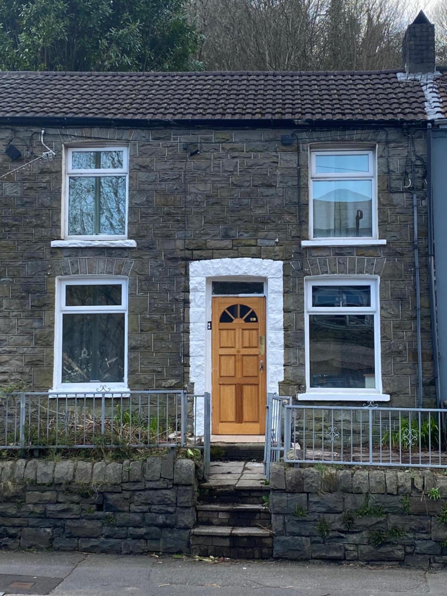 Mountain View Two Bedroom Llwynypia Exterior photo