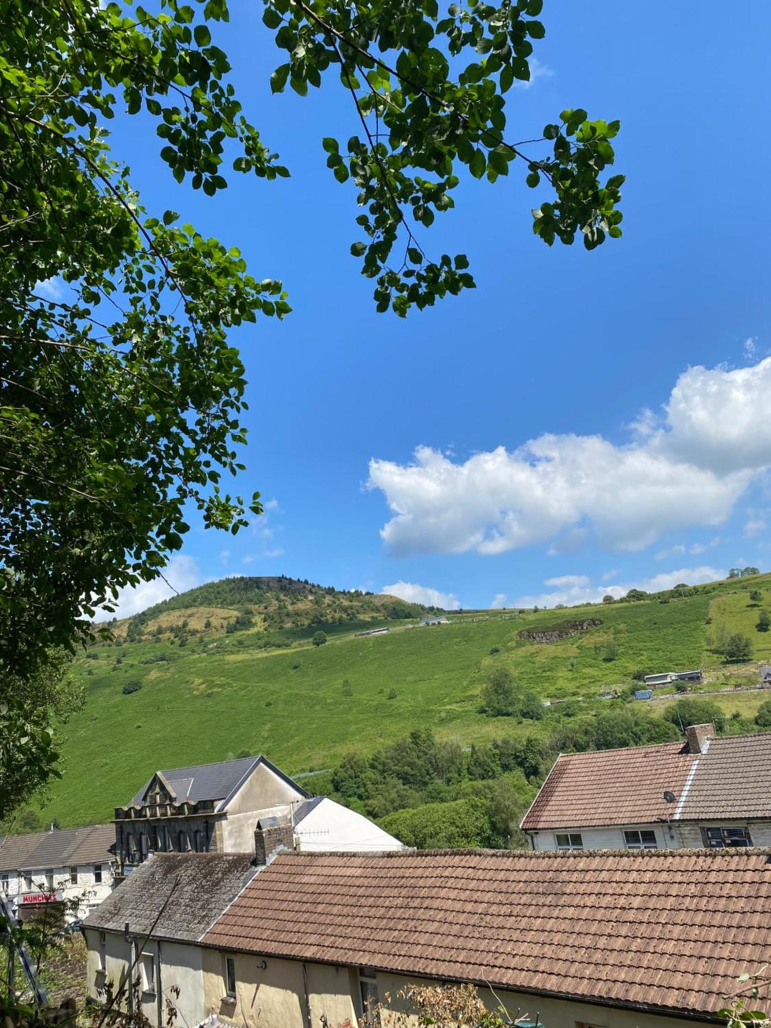 Mountain View Two Bedroom Llwynypia Exterior photo